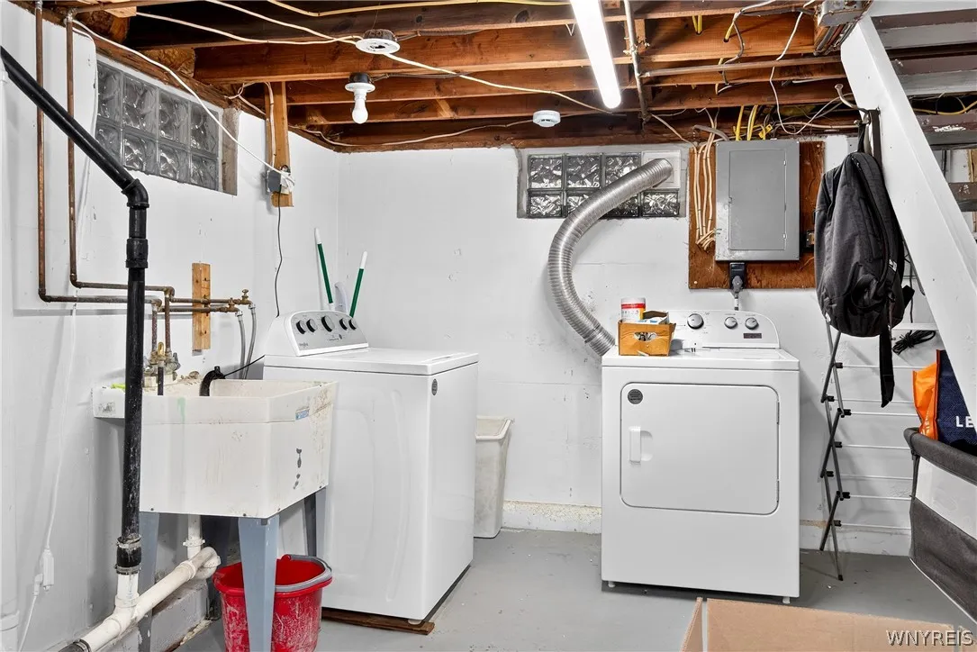 38 Old Colony Avenue, Tonawanda, New York 14150, Tonawanda, New York 14150, 2 Bedroom Bedrooms, 5 Room Rooms,1 BathroomBathrooms,Residential,For Sale,38 Old Colony Avenue, Tonawanda, New York 14150,0,B1717392