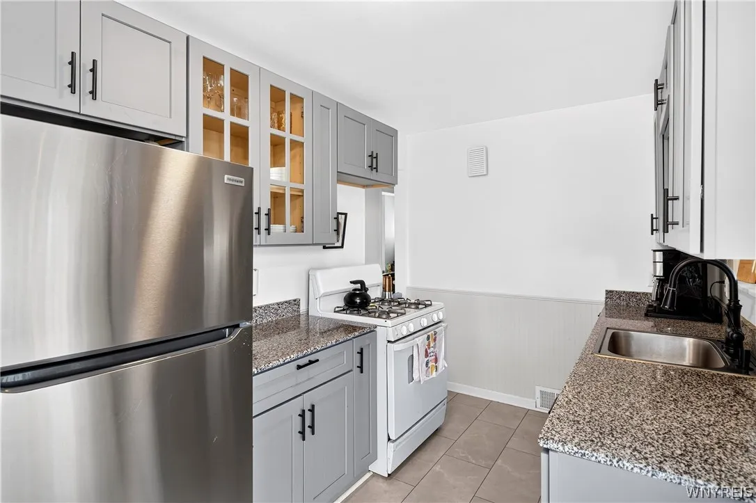 38 Old Colony Avenue, Tonawanda, New York 14150, Tonawanda, New York 14150, 2 Bedroom Bedrooms, 5 Room Rooms,1 BathroomBathrooms,Residential,For Sale,38 Old Colony Avenue, Tonawanda, New York 14150,0,B1717392