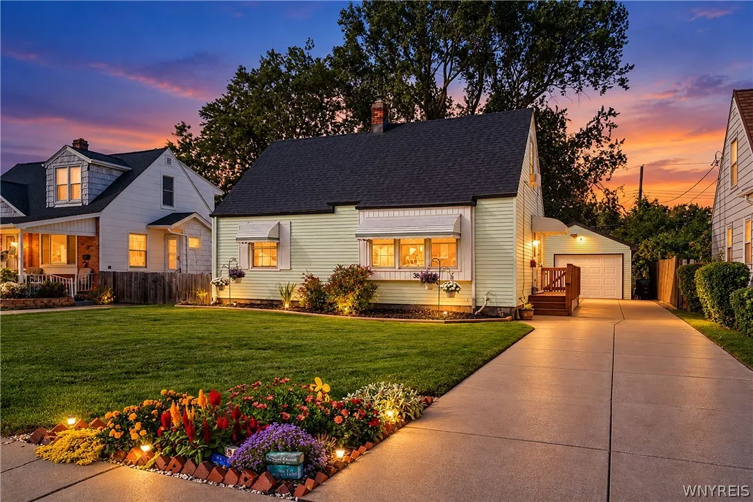 38 Old Colony Avenue, Tonawanda, New York 14150, Tonawanda, New York 14150, 2 Bedroom Bedrooms, 5 Room Rooms,1 BathroomBathrooms,Residential,For Sale,38 Old Colony Avenue, Tonawanda, New York 14150,0,B1717392