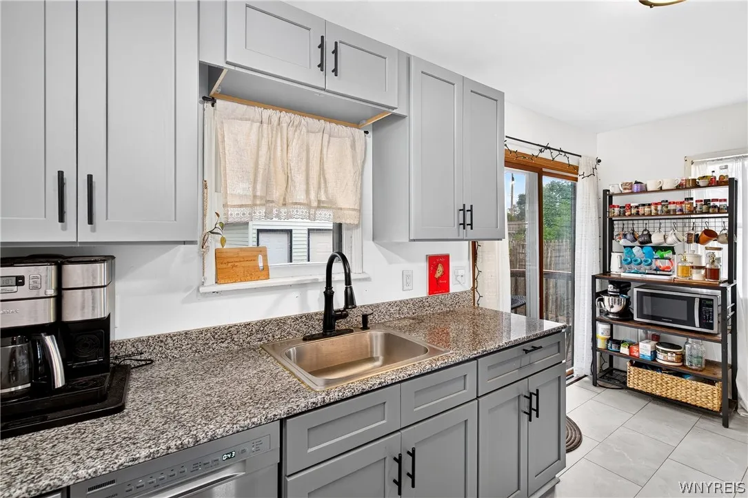 38 Old Colony Avenue, Tonawanda, New York 14150, Tonawanda, New York 14150, 2 Bedroom Bedrooms, 5 Room Rooms,1 BathroomBathrooms,Residential,For Sale,38 Old Colony Avenue, Tonawanda, New York 14150,0,B1717392