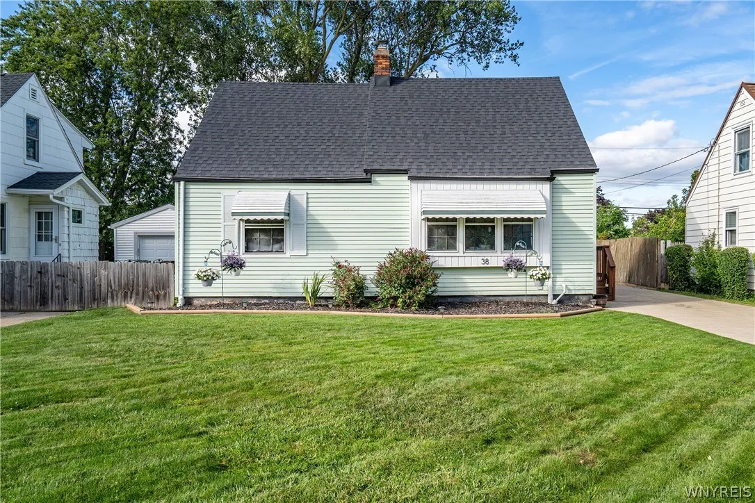 38 Old Colony Avenue, Tonawanda, New York 14150, Tonawanda, New York 14150, 2 Bedroom Bedrooms, 5 Room Rooms,1 BathroomBathrooms,Residential,For Sale,38 Old Colony Avenue, Tonawanda, New York 14150,0,B1717392