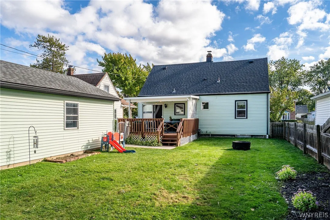 38 Old Colony Avenue, Tonawanda, New York 14150, Tonawanda, New York 14150, 2 Bedroom Bedrooms, 5 Room Rooms,1 BathroomBathrooms,Residential,For Sale,38 Old Colony Avenue, Tonawanda, New York 14150,0,B1717392