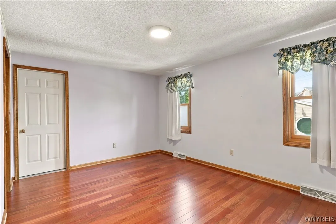 3701 East River Road, Grand Island, New York 14072, Grand Island, New York 14072, 3 Bedroom Bedrooms, 7 Room Rooms,3 BathroomBathrooms,Residential,For Sale,3701 East River Road, Grand Island, New York 14072,0,B1717667