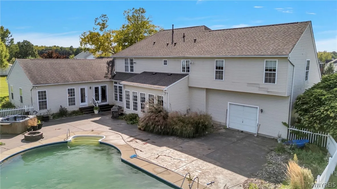 7256 Edgewater Circle, Pendleton, New York 14120, Pendleton, New York 14120, 6 Bedroom Bedrooms, 18 Room Rooms,3 BathroomBathrooms,Residential,For Sale,7256 Edgewater Circle, Pendleton, New York 14120,0,B1717810