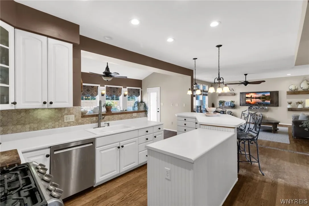 7256 Edgewater Circle, Pendleton, New York 14120, Pendleton, New York 14120, 6 Bedroom Bedrooms, 18 Room Rooms,3 BathroomBathrooms,Residential,For Sale,7256 Edgewater Circle, Pendleton, New York 14120,0,B1717810