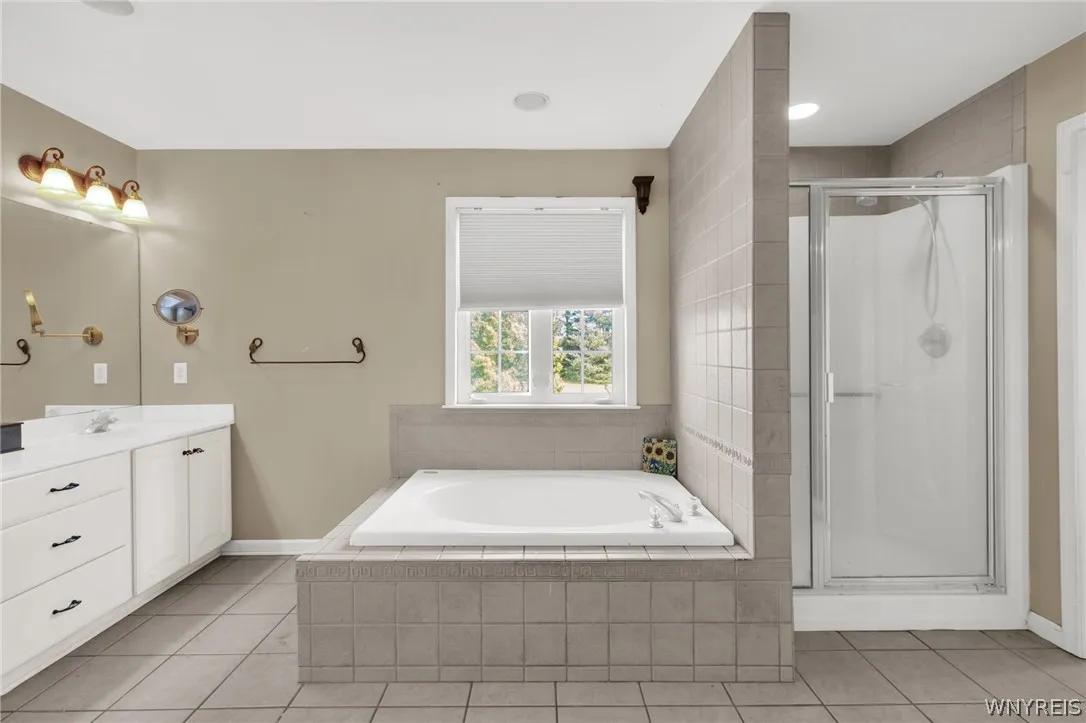 7256 Edgewater Circle, Pendleton, New York 14120, Pendleton, New York 14120, 6 Bedroom Bedrooms, 18 Room Rooms,3 BathroomBathrooms,Residential,For Sale,7256 Edgewater Circle, Pendleton, New York 14120,0,B1717810
