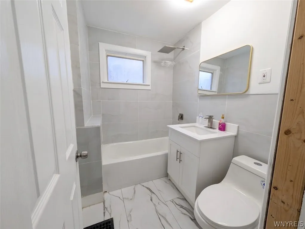 9 Alma Avenue, Buffalo, New York 14215, Buffalo, New York 14215, 5 Bedroom Bedrooms, ,2 BathroomBathrooms,Residential,For Sale,9 Alma Avenue, Buffalo, New York 14215,0,B1717554
