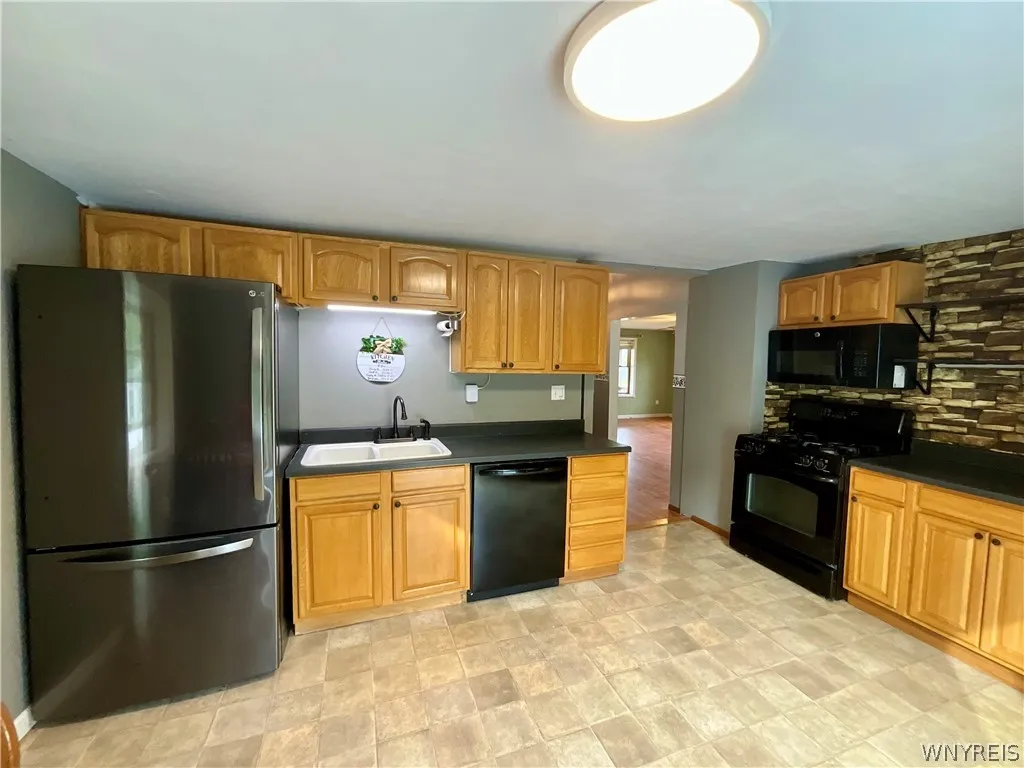 5427 Berg Road, Orchard Park, New York 14218, Orchard Park, New York 14218, 4 Bedroom Bedrooms, 7 Room Rooms,1 BathroomBathrooms,Residential,For Sale,5427 Berg Road, Orchard Park, New York 14218,0,B1718181