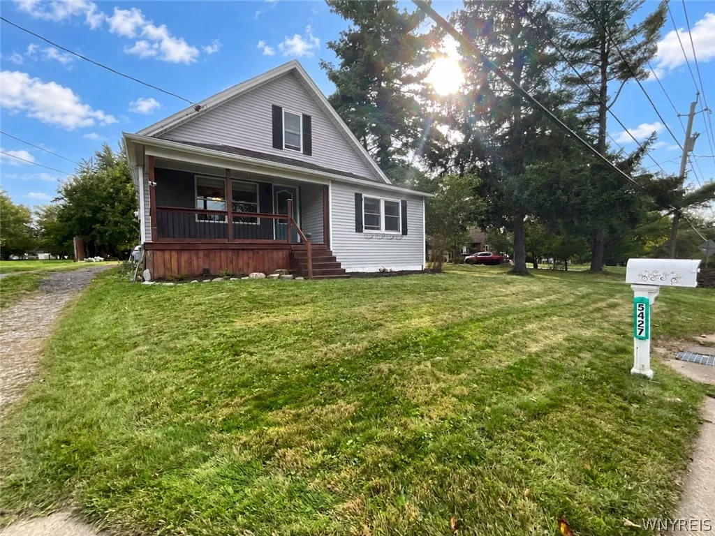 5427 Berg Road, Orchard Park, New York 14218, Orchard Park, New York 14218, 4 Bedroom Bedrooms, 7 Room Rooms,1 BathroomBathrooms,Residential,For Sale,5427 Berg Road, Orchard Park, New York 14218,0,B1718181