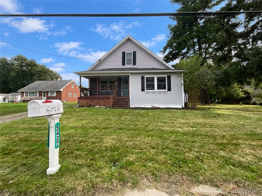 5427 Berg Road, Orchard Park, New York 14218, Orchard Park, New York 14218, 4 Bedroom Bedrooms, 7 Room Rooms,1 BathroomBathrooms,Residential,For Sale,5427 Berg Road, Orchard Park, New York 14218,0,B1718181