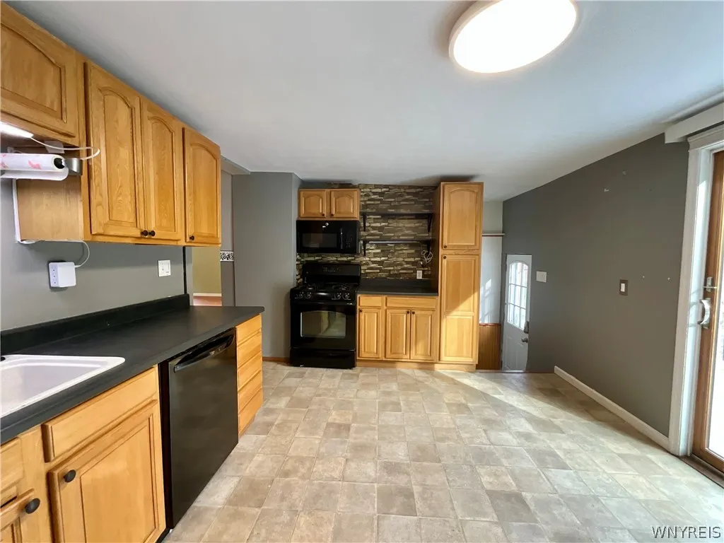 5427 Berg Road, Orchard Park, New York 14218, Orchard Park, New York 14218, 4 Bedroom Bedrooms, 7 Room Rooms,1 BathroomBathrooms,Residential,For Sale,5427 Berg Road, Orchard Park, New York 14218,0,B1718181