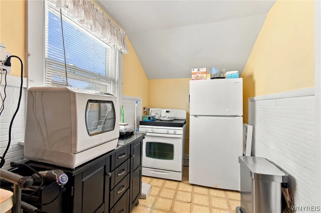 Upper Apartment