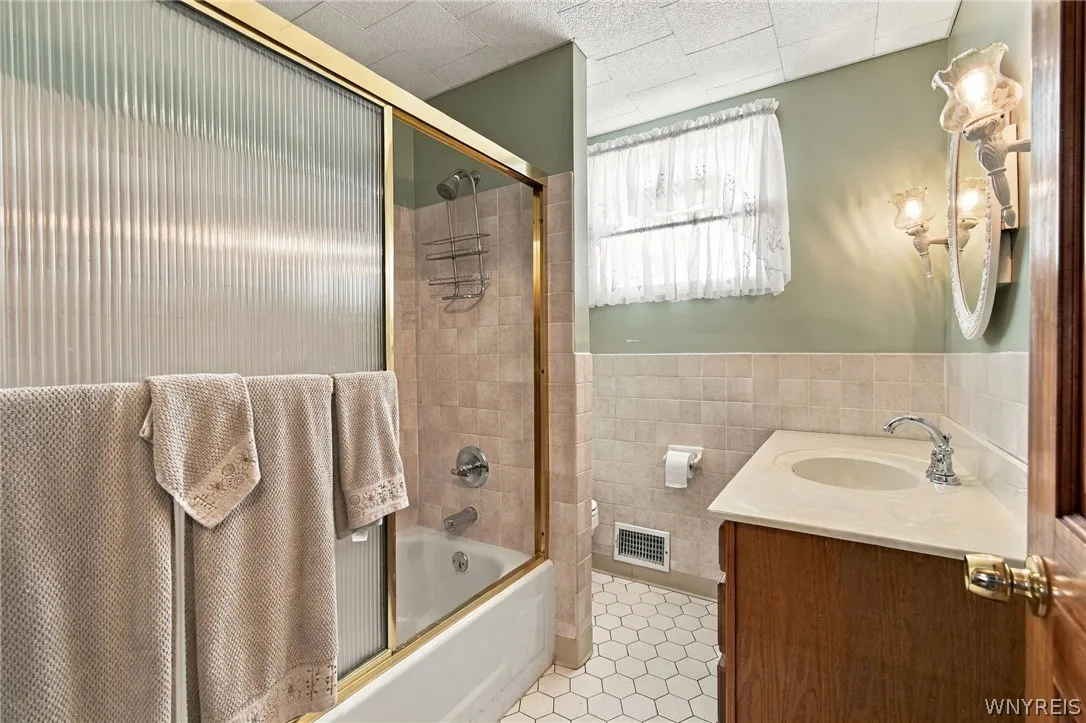 205 Norwalk Avenue, Buffalo, New York 14216, Buffalo, New York 14216, 3 Bedroom Bedrooms, 10 Room Rooms,2 BathroomBathrooms,Residential,For Sale,205 Norwalk Avenue, Buffalo, New York 14216,0,B1718212