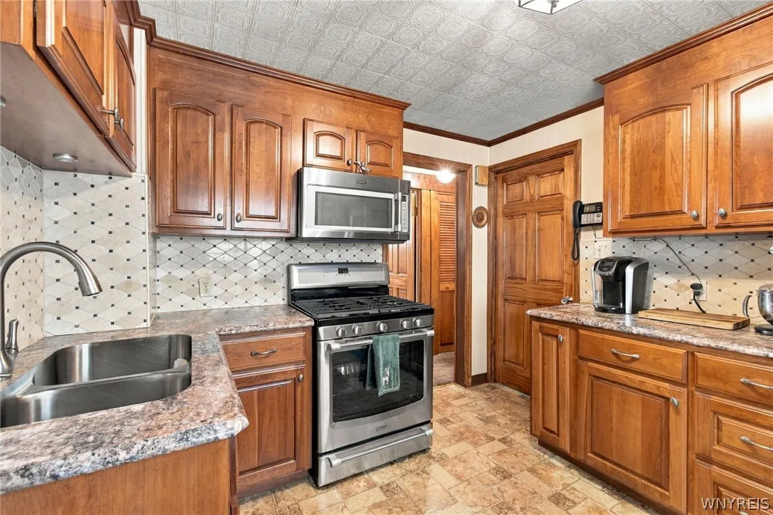205 Norwalk Avenue, Buffalo, New York 14216, Buffalo, New York 14216, 3 Bedroom Bedrooms, 10 Room Rooms,2 BathroomBathrooms,Residential,For Sale,205 Norwalk Avenue, Buffalo, New York 14216,0,B1718212