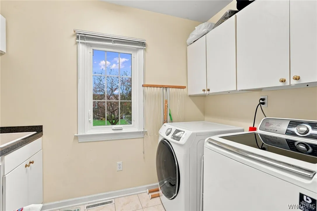 29 Deer, Orchard Park, New York 14127, Orchard Park, New York 14127, 5 Bedroom Bedrooms, 12 Room Rooms,4 BathroomBathrooms,Residential,For Sale,29 Deer, Orchard Park, New York 14127,0,B1718509