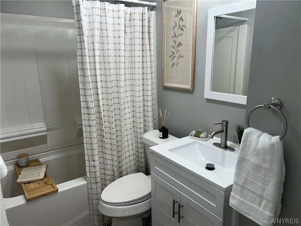 245 N Ellicott Street, Amherst, New York 14221, Amherst, New York 14221, 3 Bedroom Bedrooms, 7 Room Rooms,2 BathroomBathrooms,Residential,For Sale,245 N Ellicott Street, Amherst, New York 14221,0,B1717944