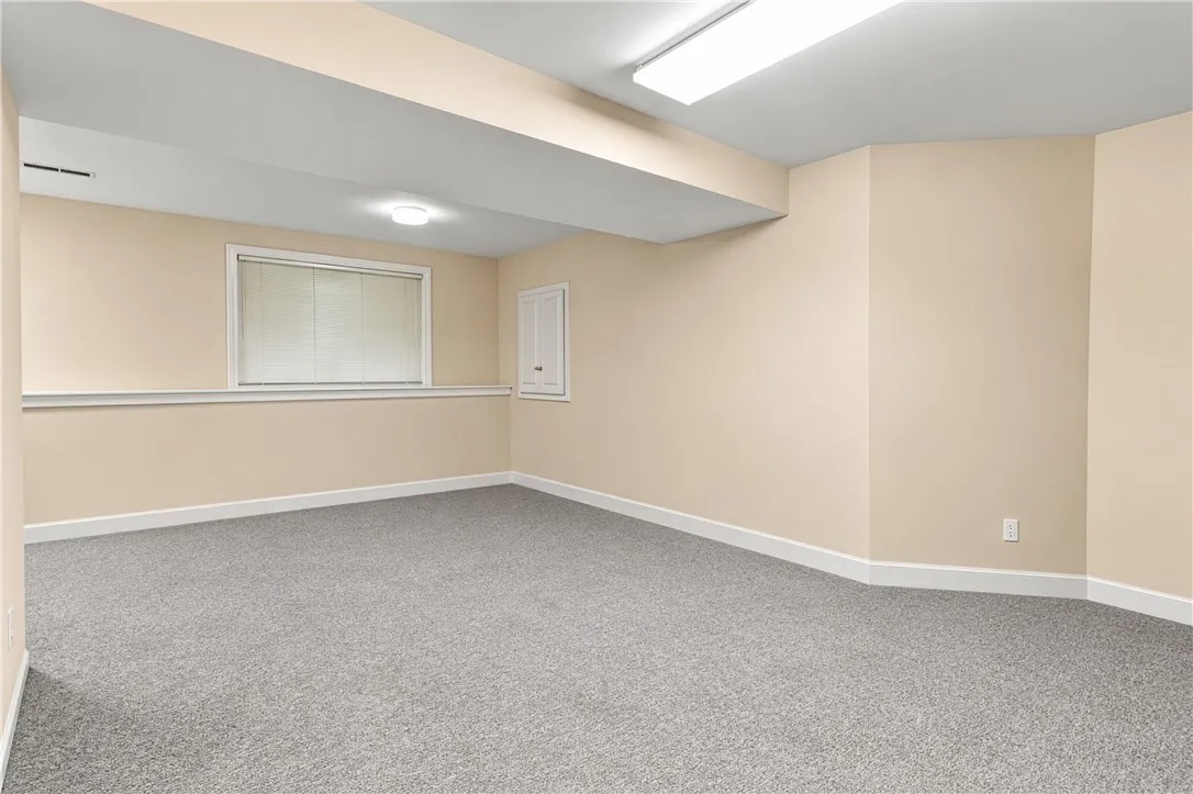 2 Oakfield Way, Pittsford, New York 14534, Pittsford, New York 14534, 2 Bedroom Bedrooms, 6 Room Rooms,3 BathroomBathrooms,Residential,For Sale,2 Oakfield Way, Pittsford, New York 14534,0,R1718530