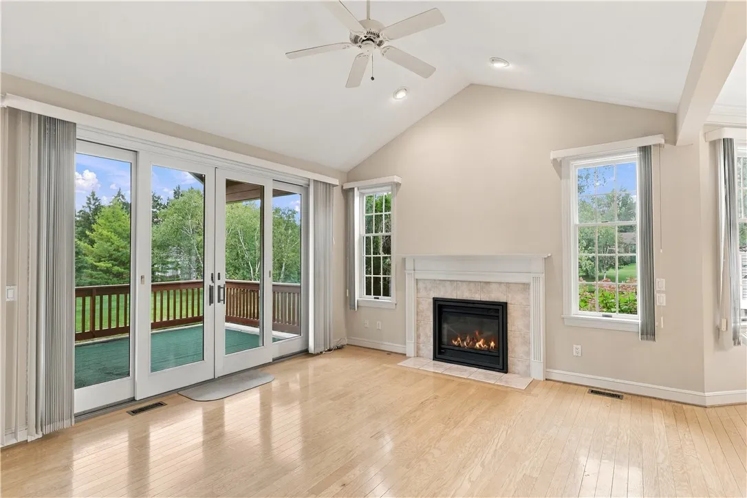 2 Oakfield Way, Pittsford, New York 14534, Pittsford, New York 14534, 2 Bedroom Bedrooms, 6 Room Rooms,3 BathroomBathrooms,Residential,For Sale,2 Oakfield Way, Pittsford, New York 14534,0,R1718530