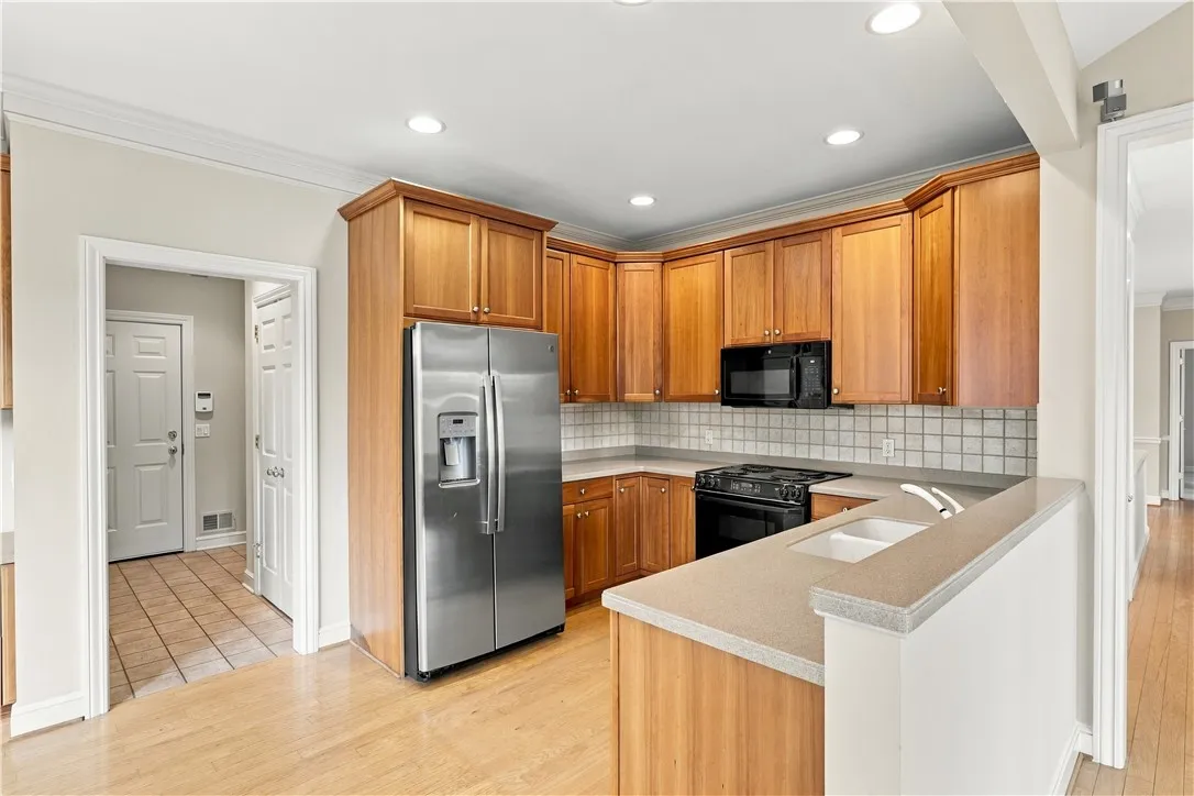 2 Oakfield Way, Pittsford, New York 14534, Pittsford, New York 14534, 2 Bedroom Bedrooms, 6 Room Rooms,3 BathroomBathrooms,Residential,For Sale,2 Oakfield Way, Pittsford, New York 14534,0,R1718530