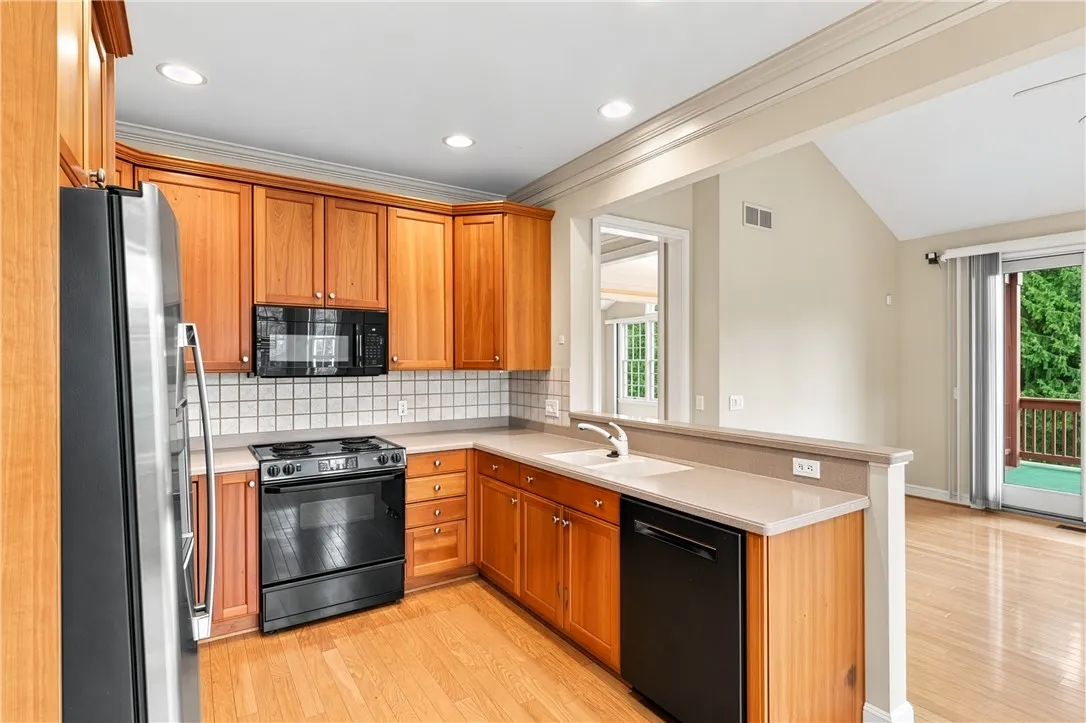 2 Oakfield Way, Pittsford, New York 14534, Pittsford, New York 14534, 2 Bedroom Bedrooms, 6 Room Rooms,3 BathroomBathrooms,Residential,For Sale,2 Oakfield Way, Pittsford, New York 14534,0,R1718530