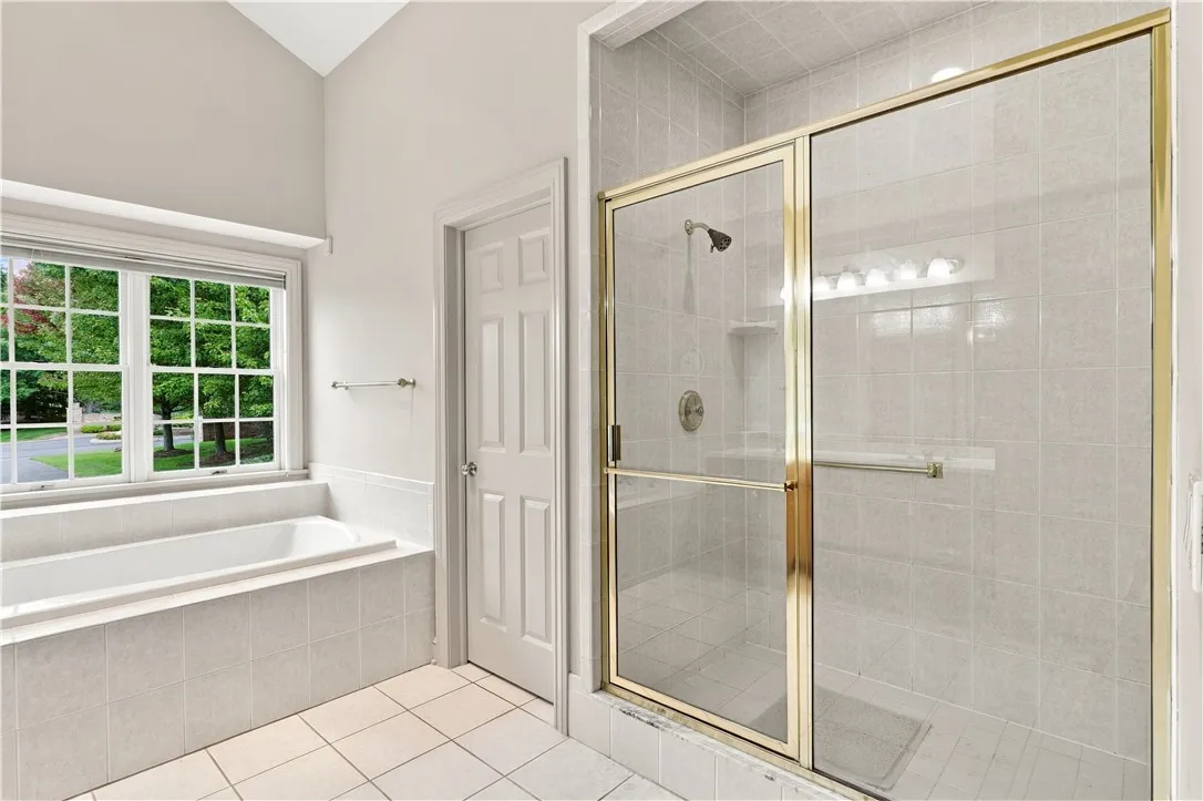 2 Oakfield Way, Pittsford, New York 14534, Pittsford, New York 14534, 2 Bedroom Bedrooms, 6 Room Rooms,3 BathroomBathrooms,Residential,For Sale,2 Oakfield Way, Pittsford, New York 14534,0,R1718530