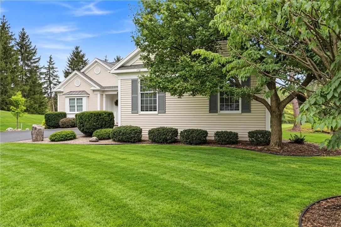 2 Oakfield Way, Pittsford, New York 14534, Pittsford, New York 14534, 2 Bedroom Bedrooms, 6 Room Rooms,3 BathroomBathrooms,Residential,For Sale,2 Oakfield Way, Pittsford, New York 14534,0,R1718530
