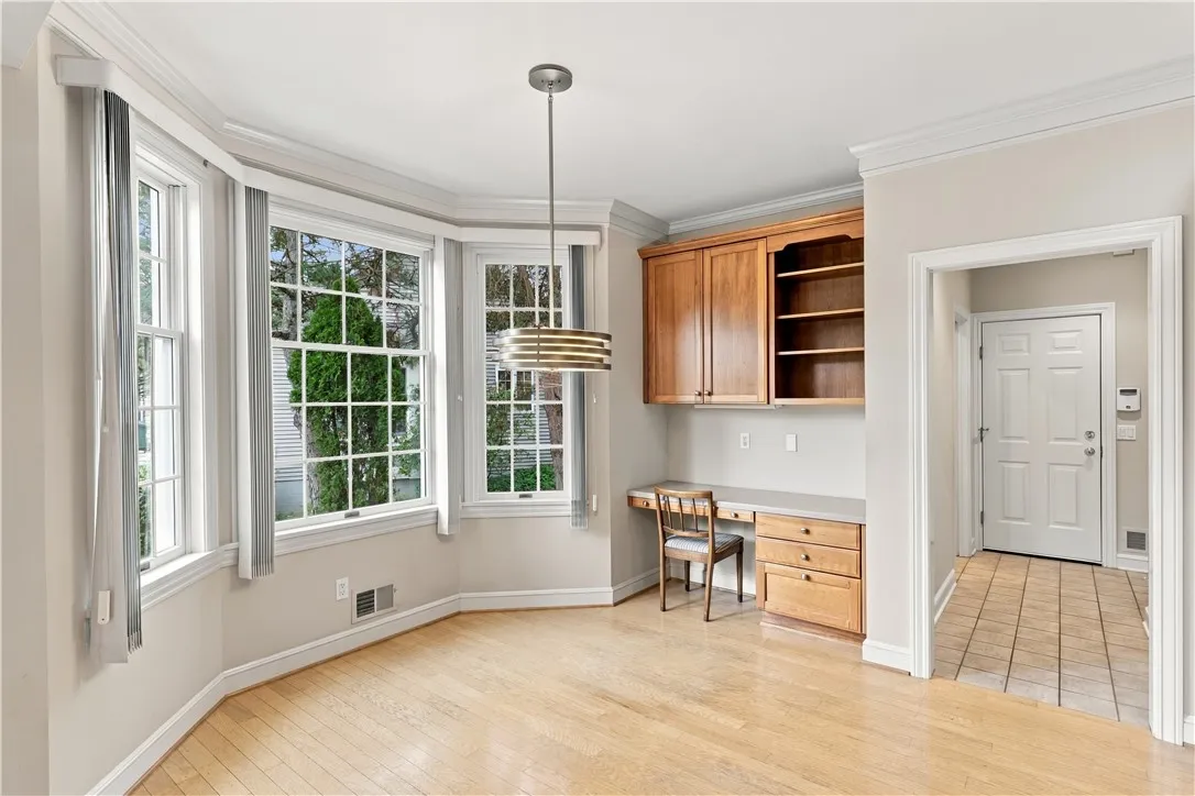 2 Oakfield Way, Pittsford, New York 14534, Pittsford, New York 14534, 2 Bedroom Bedrooms, 6 Room Rooms,3 BathroomBathrooms,Residential,For Sale,2 Oakfield Way, Pittsford, New York 14534,0,R1718530