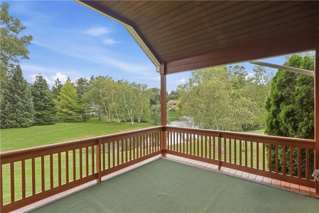 2 Oakfield Way, Pittsford, New York 14534, Pittsford, New York 14534, 2 Bedroom Bedrooms, 6 Room Rooms,3 BathroomBathrooms,Residential,For Sale,2 Oakfield Way, Pittsford, New York 14534,0,R1718530