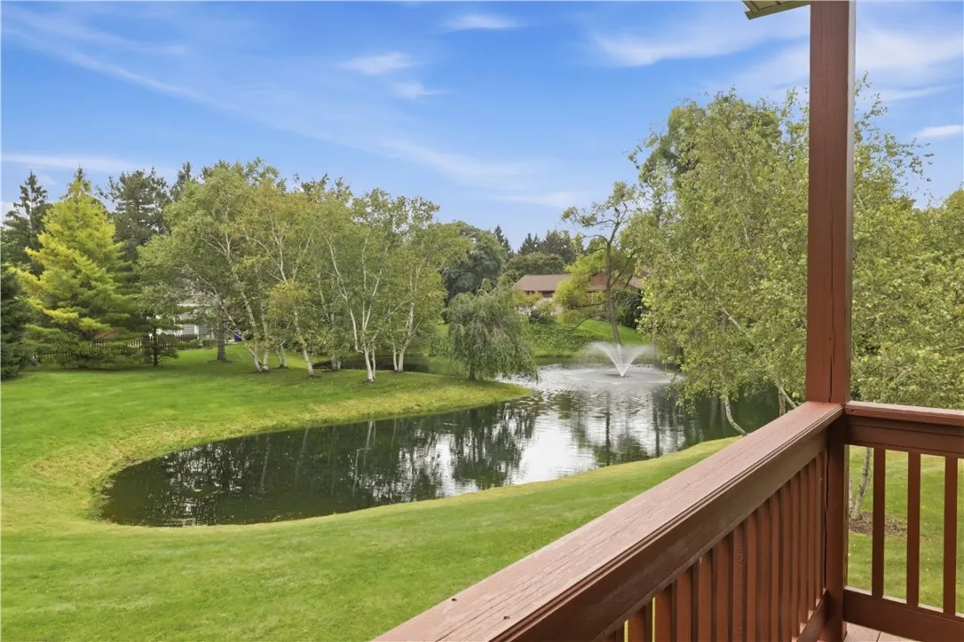 2 Oakfield Way, Pittsford, New York 14534, Pittsford, New York 14534, 2 Bedroom Bedrooms, 6 Room Rooms,3 BathroomBathrooms,Residential,For Sale,2 Oakfield Way, Pittsford, New York 14534,0,R1718530