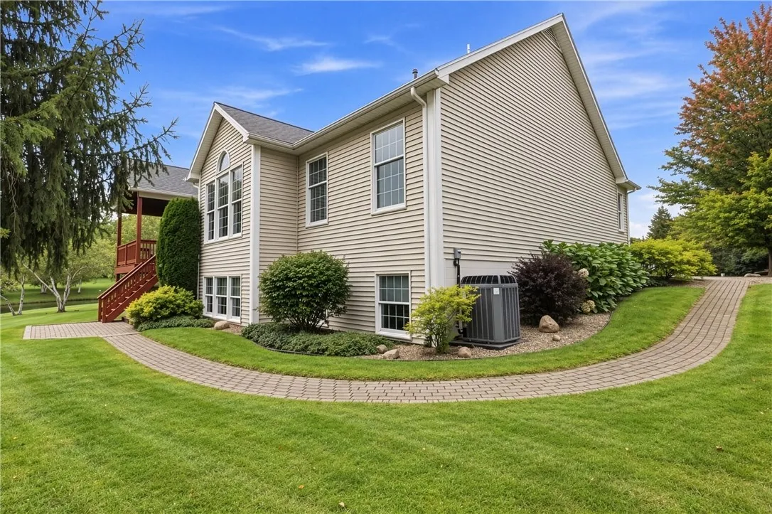 2 Oakfield Way, Pittsford, New York 14534, Pittsford, New York 14534, 2 Bedroom Bedrooms, 6 Room Rooms,3 BathroomBathrooms,Residential,For Sale,2 Oakfield Way, Pittsford, New York 14534,0,R1718530