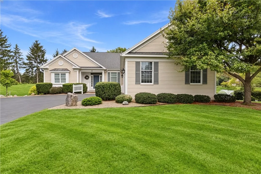 2 Oakfield Way, Pittsford, New York 14534, Pittsford, New York 14534, 2 Bedroom Bedrooms, 6 Room Rooms,3 BathroomBathrooms,Residential,For Sale,2 Oakfield Way, Pittsford, New York 14534,0,R1718530