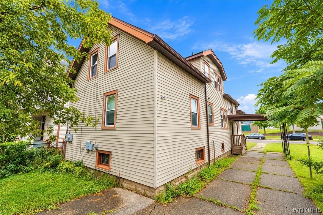 315 Winspear Avenue, Buffalo, New York 14215, Buffalo, New York 14215, 6 Bedroom Bedrooms, 10 Room Rooms,2 BathroomBathrooms,Residential,For Sale,315 Winspear Avenue, Buffalo, New York 14215,0,B1717486