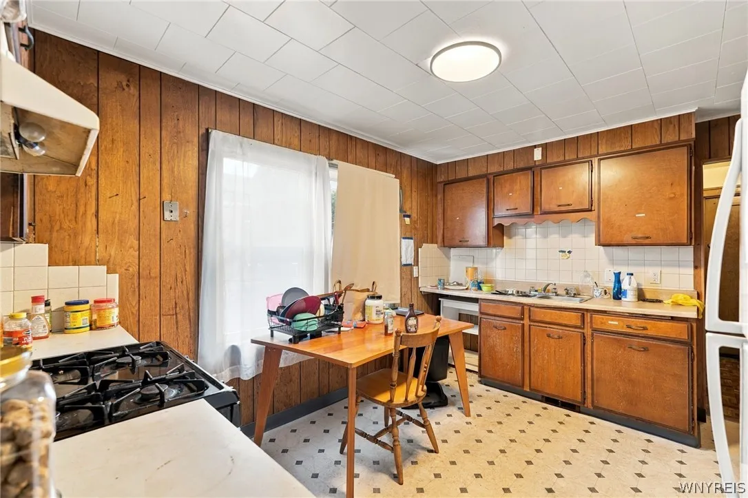 315 Winspear Avenue, Buffalo, New York 14215, Buffalo, New York 14215, 6 Bedroom Bedrooms, 10 Room Rooms,2 BathroomBathrooms,Residential,For Sale,315 Winspear Avenue, Buffalo, New York 14215,0,B1717486