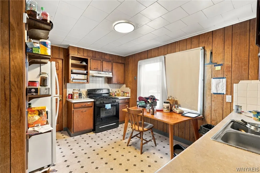 315 Winspear Avenue, Buffalo, New York 14215, Buffalo, New York 14215, 6 Bedroom Bedrooms, 10 Room Rooms,2 BathroomBathrooms,Residential,For Sale,315 Winspear Avenue, Buffalo, New York 14215,0,B1717486