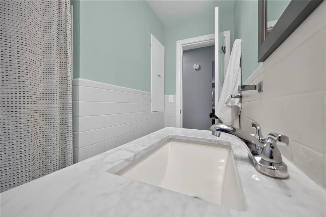 200 Winstead Road, Rochester, New York 14609, Rochester, New York 14609, 3 Bedroom Bedrooms, 5 Room Rooms,1 BathroomBathrooms,Residential,For Sale,200 Winstead Road, Rochester, New York 14609,0,R1718566