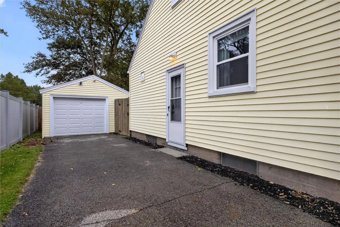 200 Winstead Road, Rochester, New York 14609, Rochester, New York 14609, 3 Bedroom Bedrooms, 5 Room Rooms,1 BathroomBathrooms,Residential,For Sale,200 Winstead Road, Rochester, New York 14609,0,R1718566