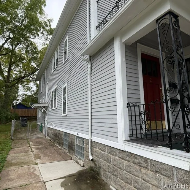 2 Flower Street 2, Buffalo, New York 14214, Buffalo, New York 14214, 6 Bedroom Bedrooms, ,2 BathroomBathrooms,Residential,For Sale,2 Flower Street 2, Buffalo, New York 14214,0,B1717689