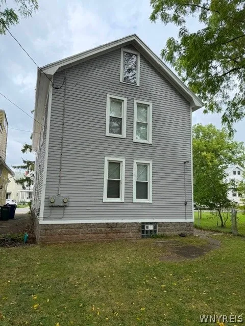 2 Flower Street 2, Buffalo, New York 14214, Buffalo, New York 14214, 6 Bedroom Bedrooms, ,2 BathroomBathrooms,Residential,For Sale,2 Flower Street 2, Buffalo, New York 14214,0,B1717689