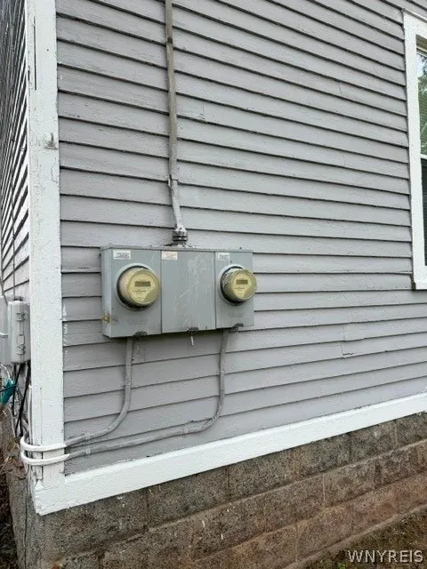 2 Flower Street 2, Buffalo, New York 14214, Buffalo, New York 14214, 6 Bedroom Bedrooms, ,2 BathroomBathrooms,Residential,For Sale,2 Flower Street 2, Buffalo, New York 14214,0,B1717689