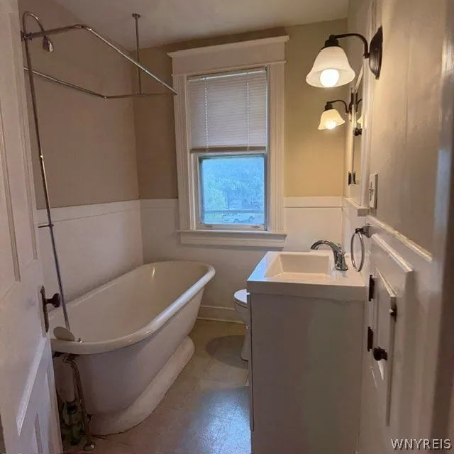 2 Flower Street 2, Buffalo, New York 14214, Buffalo, New York 14214, 6 Bedroom Bedrooms, ,2 BathroomBathrooms,Residential,For Sale,2 Flower Street 2, Buffalo, New York 14214,0,B1717689