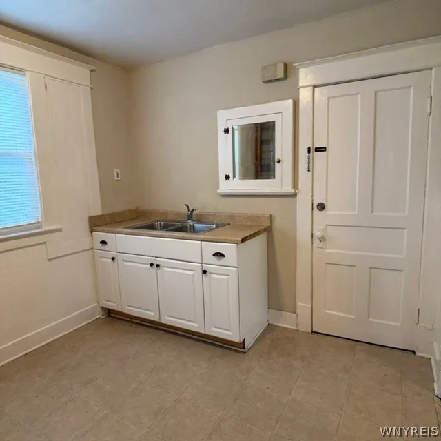 2 Flower Street 2, Buffalo, New York 14214, Buffalo, New York 14214, 6 Bedroom Bedrooms, ,2 BathroomBathrooms,Residential,For Sale,2 Flower Street 2, Buffalo, New York 14214,0,B1717689