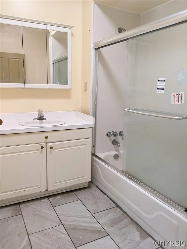 Apt #1 bath