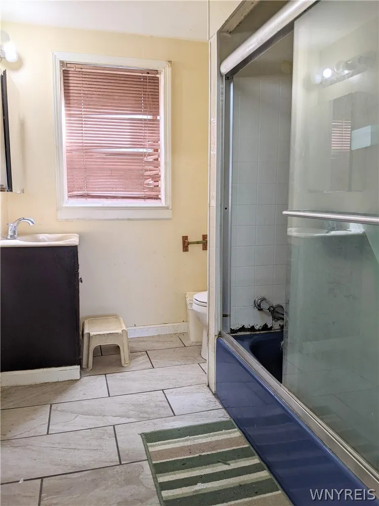 Apt #2 bath