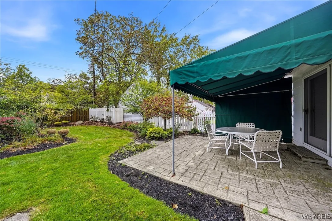 64 Grosvenor Road, Tonawanda, New York 14223, Tonawanda, New York 14223, 4 Bedroom Bedrooms, 10 Room Rooms,1 BathroomBathrooms,Residential,For Sale,64 Grosvenor Road, Tonawanda, New York 14223,0,B1718583