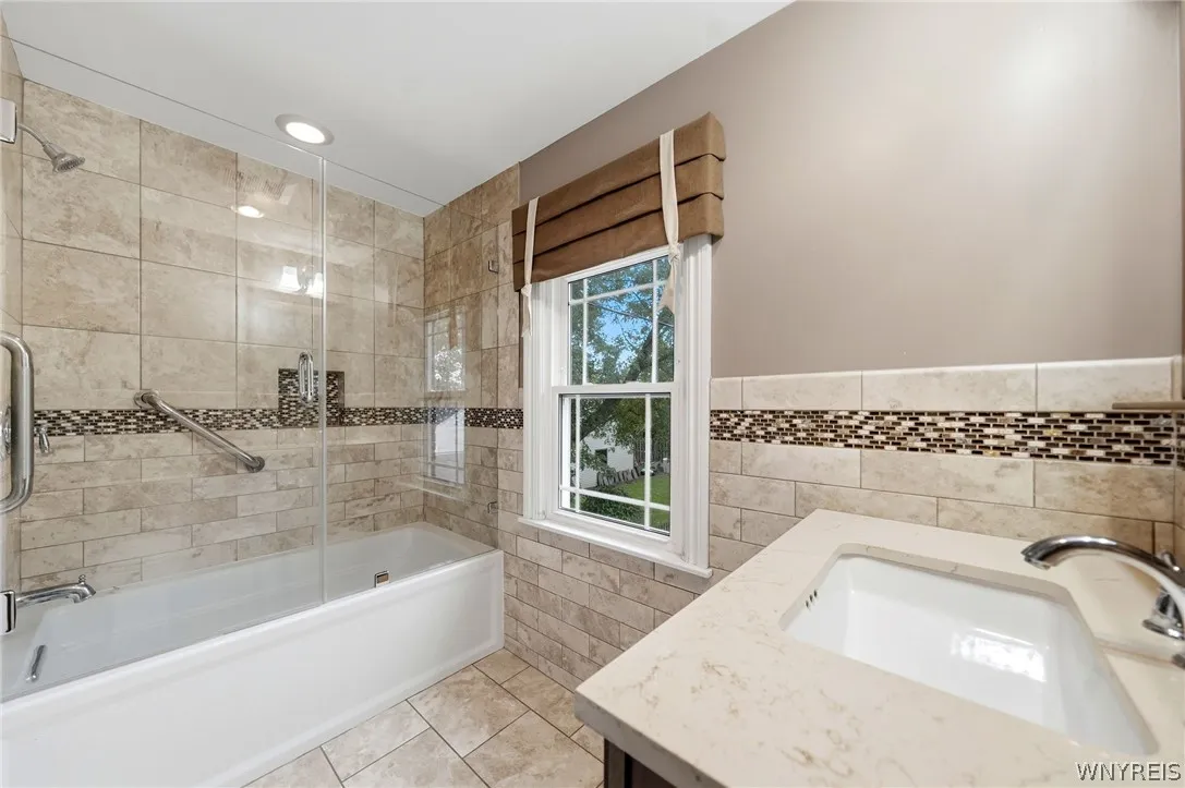 64 Grosvenor Road, Tonawanda, New York 14223, Tonawanda, New York 14223, 4 Bedroom Bedrooms, 10 Room Rooms,1 BathroomBathrooms,Residential,For Sale,64 Grosvenor Road, Tonawanda, New York 14223,0,B1718583