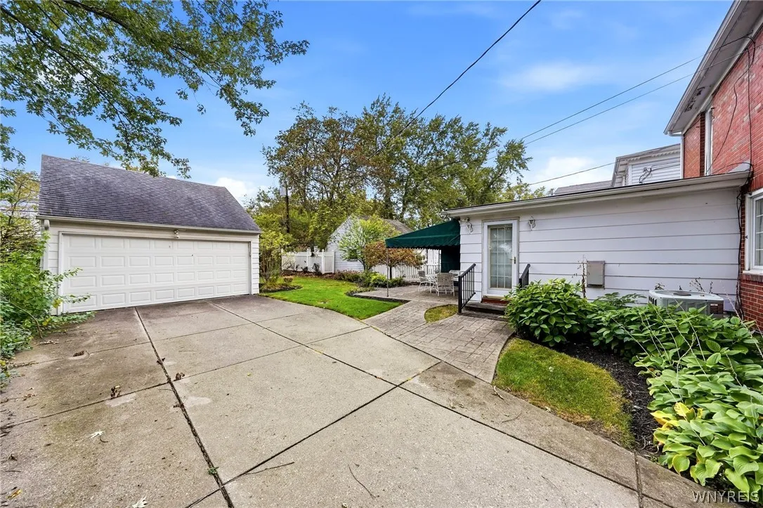 64 Grosvenor Road, Tonawanda, New York 14223, Tonawanda, New York 14223, 4 Bedroom Bedrooms, 10 Room Rooms,1 BathroomBathrooms,Residential,For Sale,64 Grosvenor Road, Tonawanda, New York 14223,0,B1718583