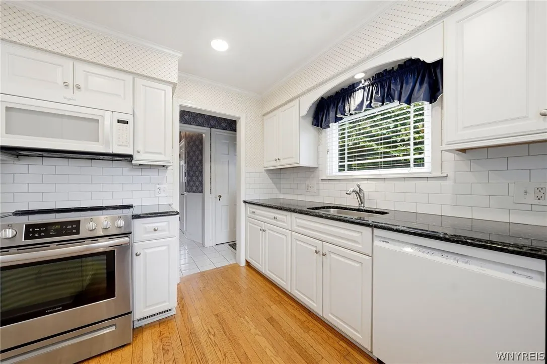 64 Grosvenor Road, Tonawanda, New York 14223, Tonawanda, New York 14223, 4 Bedroom Bedrooms, 10 Room Rooms,1 BathroomBathrooms,Residential,For Sale,64 Grosvenor Road, Tonawanda, New York 14223,0,B1718583