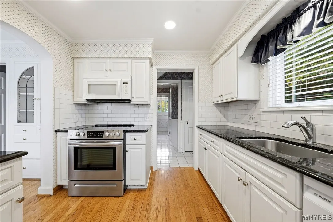64 Grosvenor Road, Tonawanda, New York 14223, Tonawanda, New York 14223, 4 Bedroom Bedrooms, 10 Room Rooms,1 BathroomBathrooms,Residential,For Sale,64 Grosvenor Road, Tonawanda, New York 14223,0,B1718583