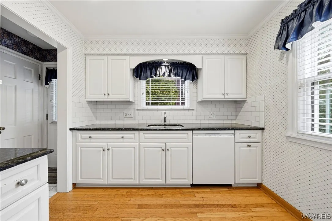 64 Grosvenor Road, Tonawanda, New York 14223, Tonawanda, New York 14223, 4 Bedroom Bedrooms, 10 Room Rooms,1 BathroomBathrooms,Residential,For Sale,64 Grosvenor Road, Tonawanda, New York 14223,0,B1718583