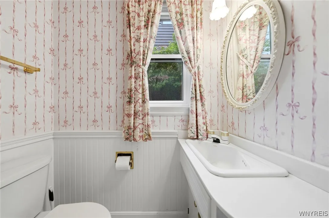 64 Grosvenor Road, Tonawanda, New York 14223, Tonawanda, New York 14223, 4 Bedroom Bedrooms, 10 Room Rooms,1 BathroomBathrooms,Residential,For Sale,64 Grosvenor Road, Tonawanda, New York 14223,0,B1718583